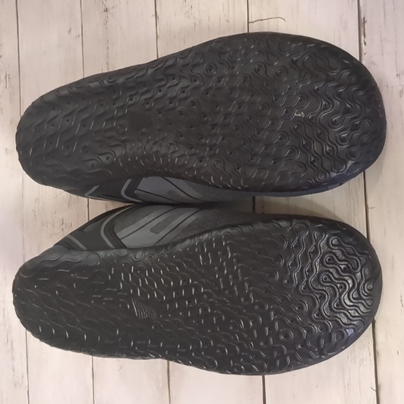 Unisex Water Shoes in Black or Gray - Picture 7 of 12